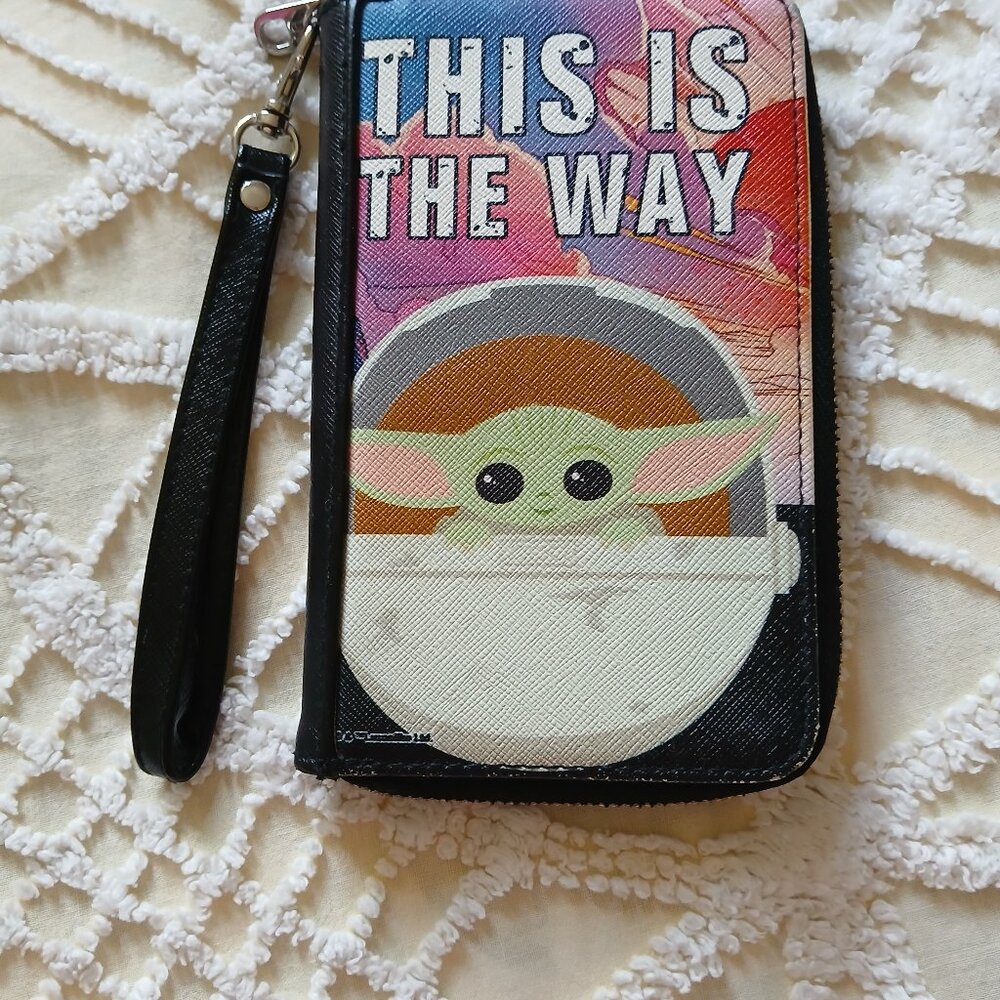 Star Wars-Buckle Down the Mandalorian Grogu Themed Zip-around Wallet